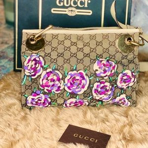 Lovely Authentic Gucci Floral Crossbody 💐